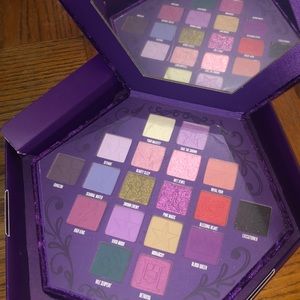 BNIB Jeffree Star Blood Lust Eyeshadow Palette
